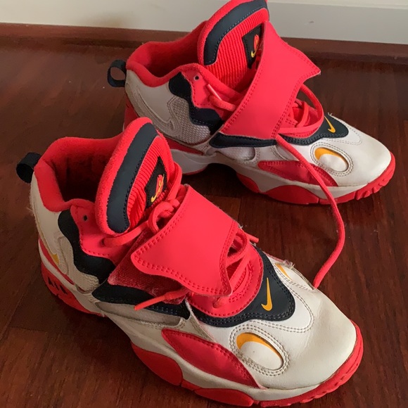 Nike size 6.5 shoes - Picture 4 of 4